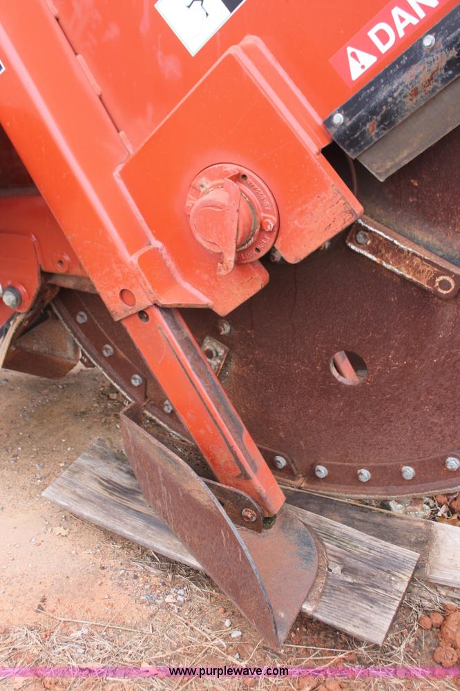 image for item H5992 2004 Ditch Witch H940 center line saw