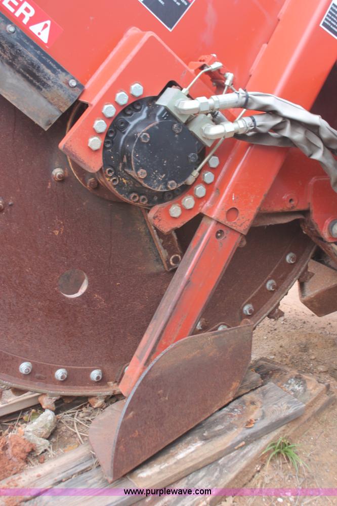 image for item H5992 2004 Ditch Witch H940 center line saw