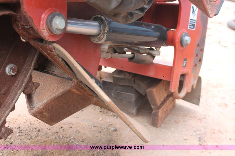 image for item H5992 2004 Ditch Witch H940 center line saw