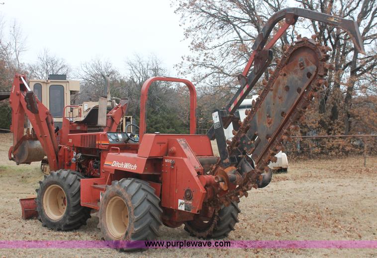 image for item H5995 1999 Ditch Witch 7610 trencher