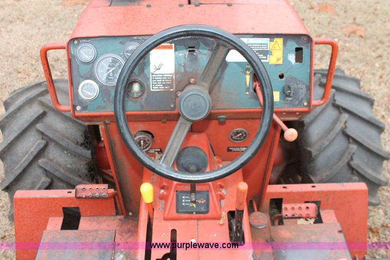 image for item H5995 1999 Ditch Witch 7610 trencher
