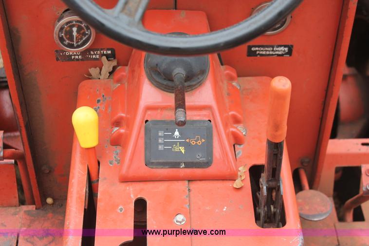 image for item H5995 1999 Ditch Witch 7610 trencher
