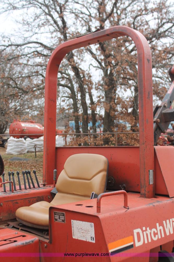 image for item H5995 1999 Ditch Witch 7610 trencher