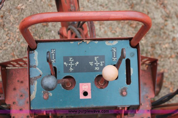 image for item H5995 1999 Ditch Witch 7610 trencher