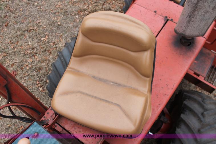image for item H5995 1999 Ditch Witch 7610 trencher