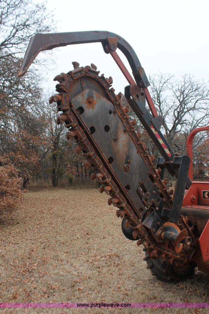 image for item H5995 1999 Ditch Witch 7610 trencher