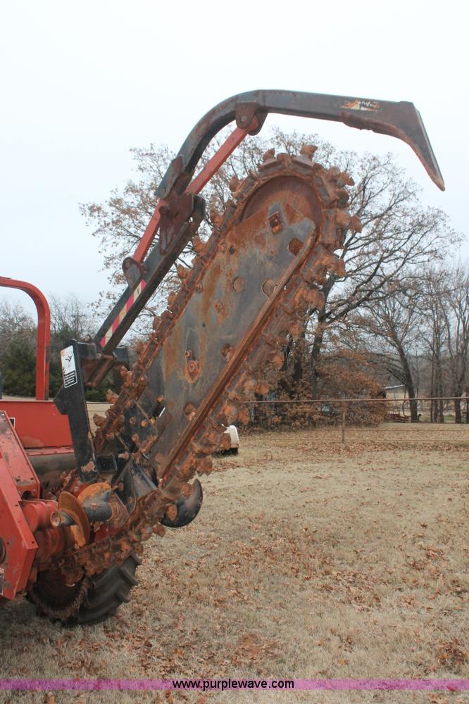 image for item H5995 1999 Ditch Witch 7610 trencher