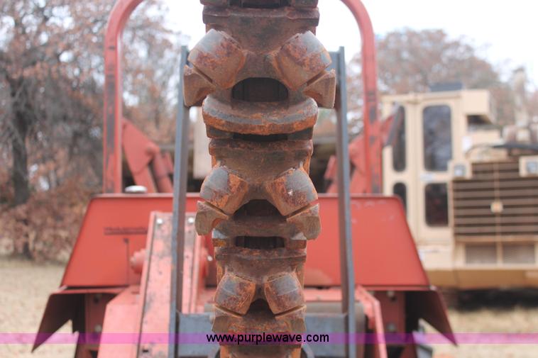 image for item H5995 1999 Ditch Witch 7610 trencher