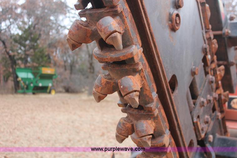 image for item H5995 1999 Ditch Witch 7610 trencher