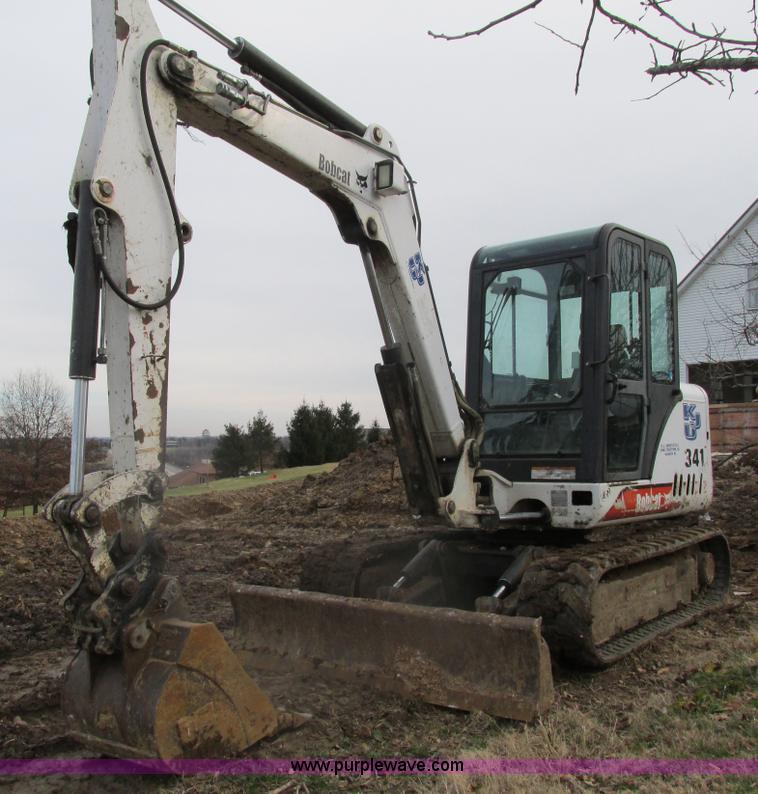 image for item H7638 2002 Bobcat 341D compact excavator