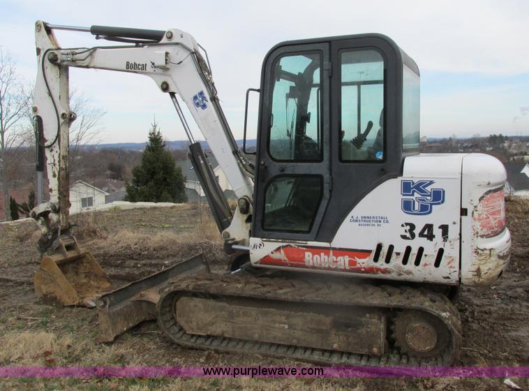 image for item H7638 2002 Bobcat 341D compact excavator