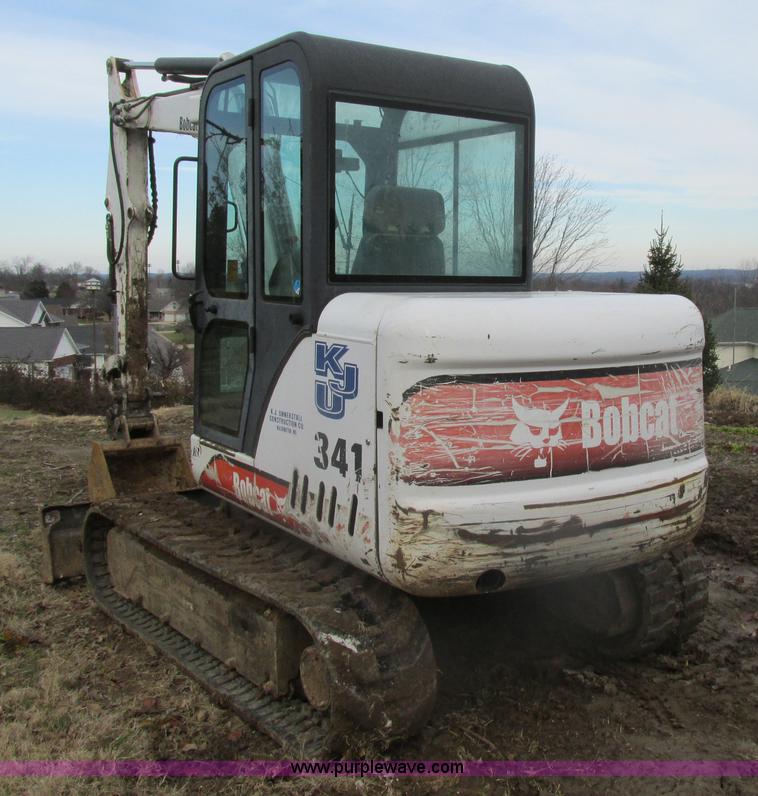 image for item H7638 2002 Bobcat 341D compact excavator