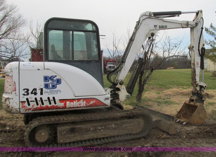 image for item H7638 2002 Bobcat 341D compact excavator