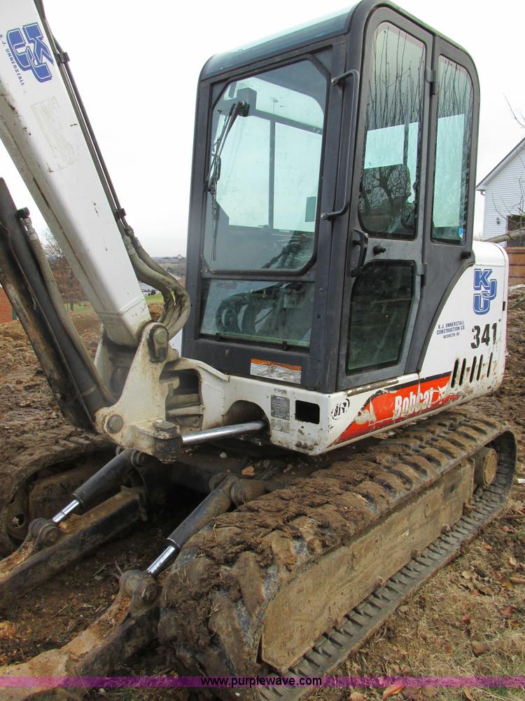 image for item H7638 2002 Bobcat 341D compact excavator