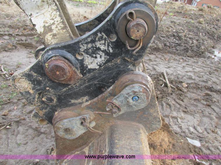 image for item H7638 2002 Bobcat 341D compact excavator