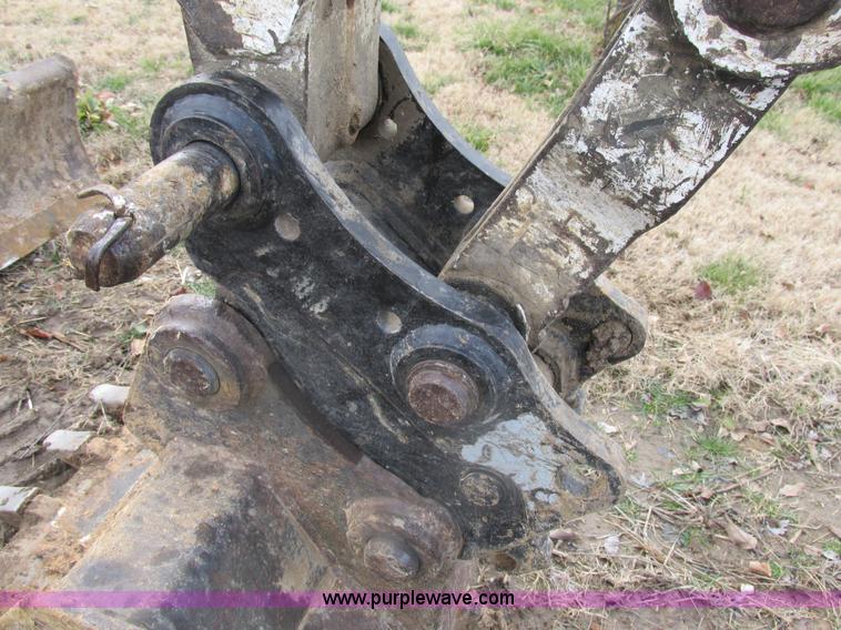 image for item H7638 2002 Bobcat 341D compact excavator