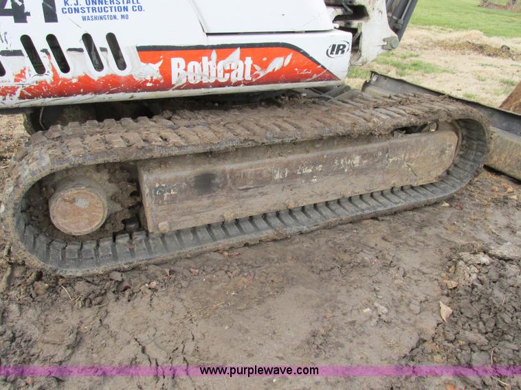 image for item H7638 2002 Bobcat 341D compact excavator