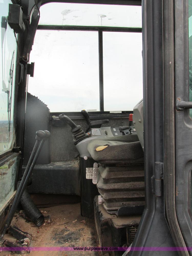 image for item H7638 2002 Bobcat 341D compact excavator