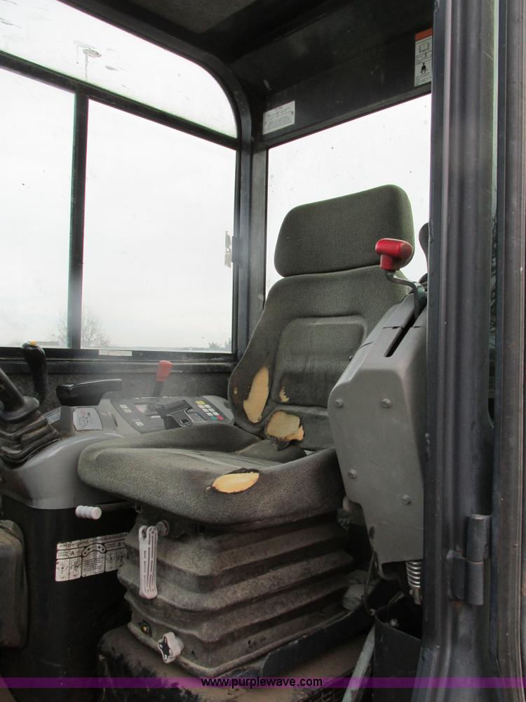 image for item H7638 2002 Bobcat 341D compact excavator