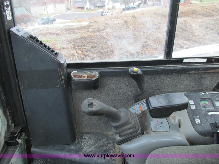 image for item H7638 2002 Bobcat 341D compact excavator