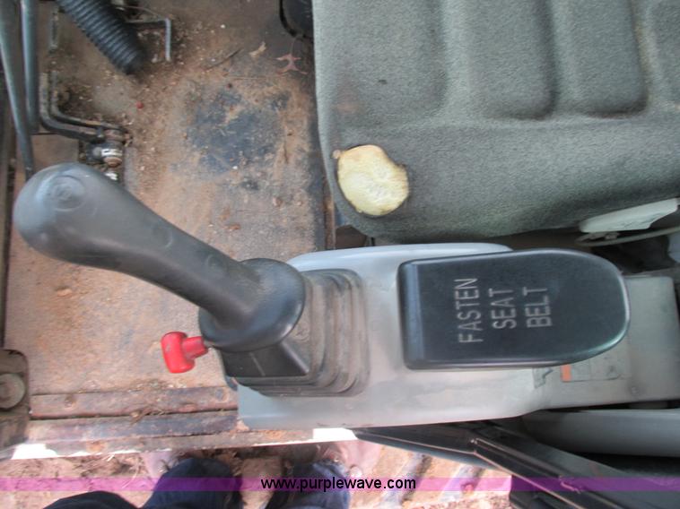 image for item H7638 2002 Bobcat 341D compact excavator