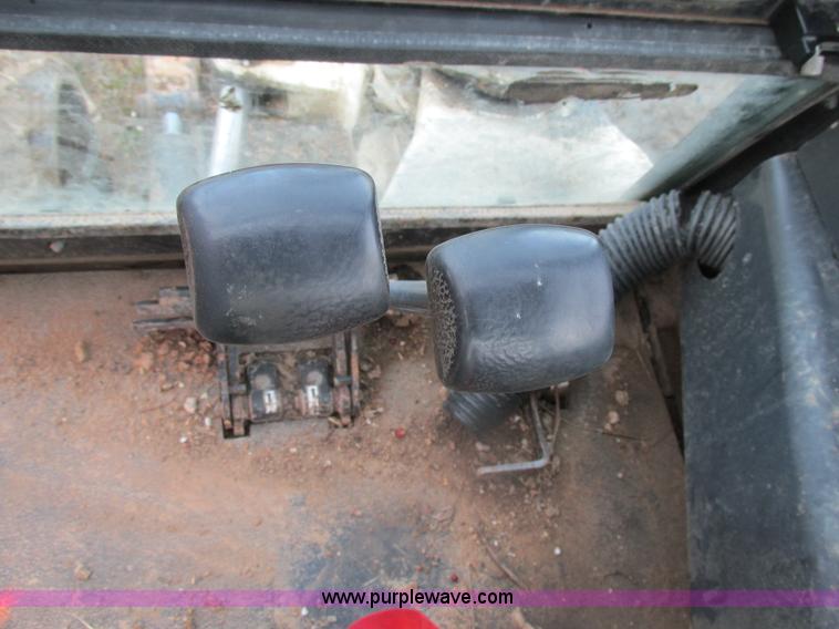 image for item H7638 2002 Bobcat 341D compact excavator