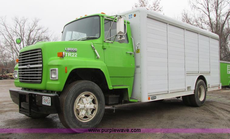 image for item H7677 1989 Ford LN8000 form/beverage truck