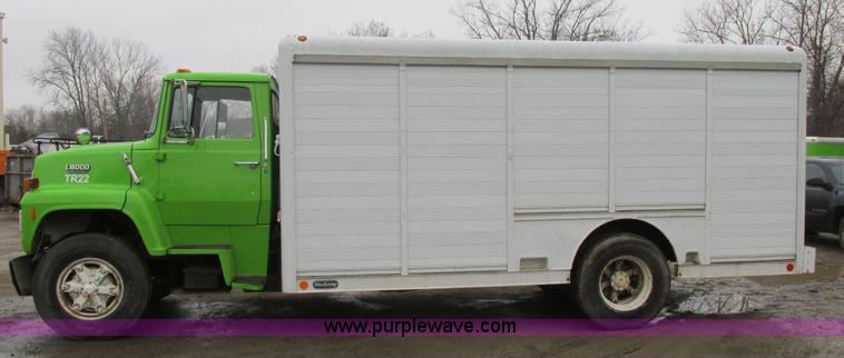 image for item H7677 1989 Ford LN8000 form/beverage truck