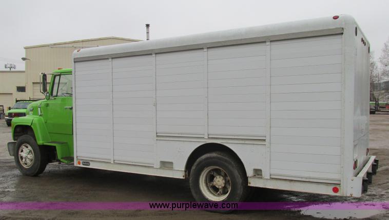 image for item H7677 1989 Ford LN8000 form/beverage truck