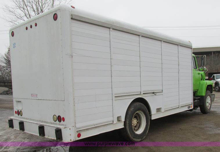 image for item H7677 1989 Ford LN8000 form/beverage truck