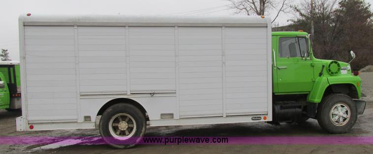 image for item H7677 1989 Ford LN8000 form/beverage truck