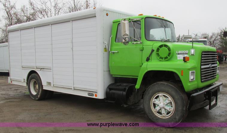 image for item H7677 1989 Ford LN8000 form/beverage truck