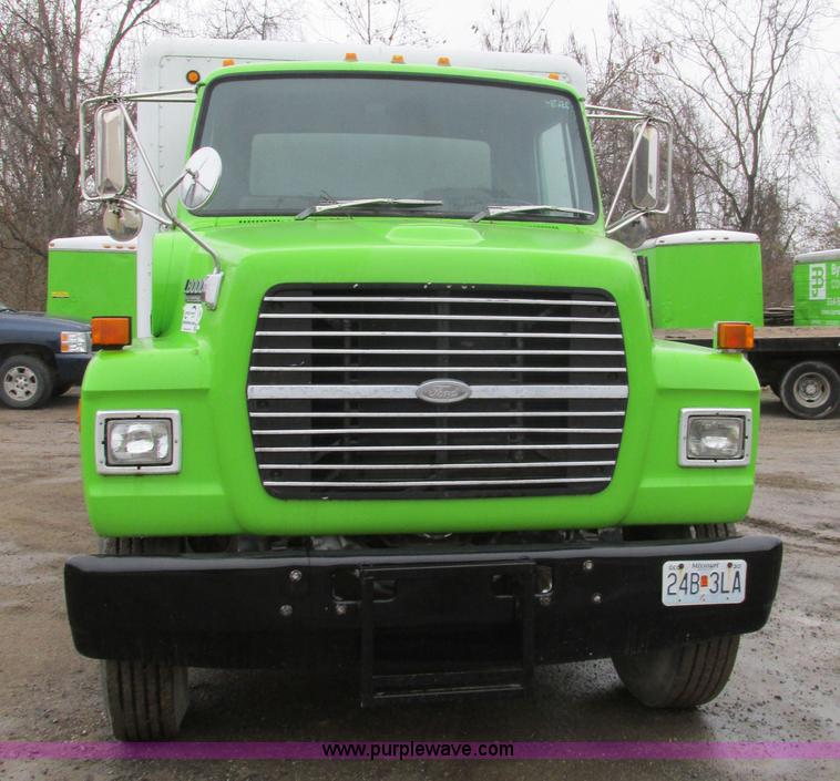 image for item H7677 1989 Ford LN8000 form/beverage truck