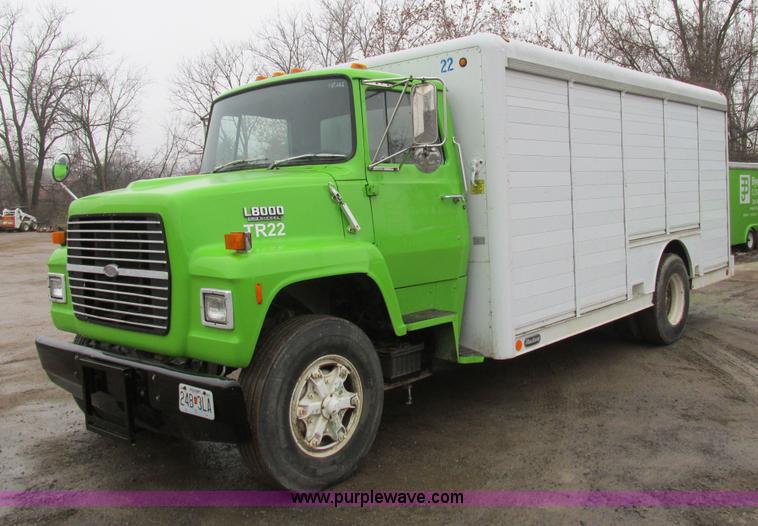 image for item H7677 1989 Ford LN8000 form/beverage truck