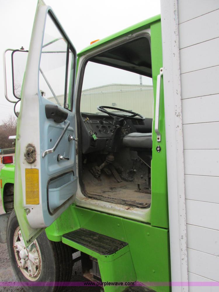 image for item H7677 1989 Ford LN8000 form/beverage truck