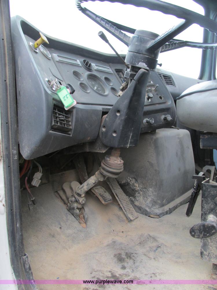 image for item H7677 1989 Ford LN8000 form/beverage truck