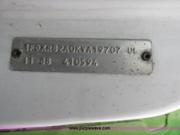 image for item H7677 1989 Ford LN8000 form/beverage truck