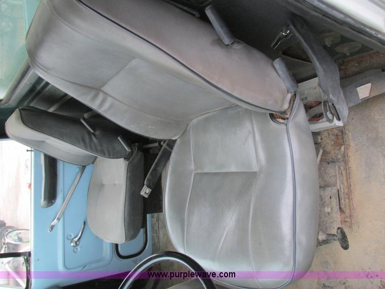 image for item H7677 1989 Ford LN8000 form/beverage truck