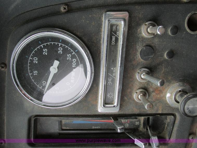 image for item H7677 1989 Ford LN8000 form/beverage truck