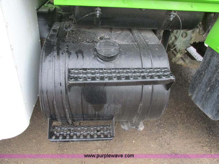 image for item H7677 1989 Ford LN8000 form/beverage truck