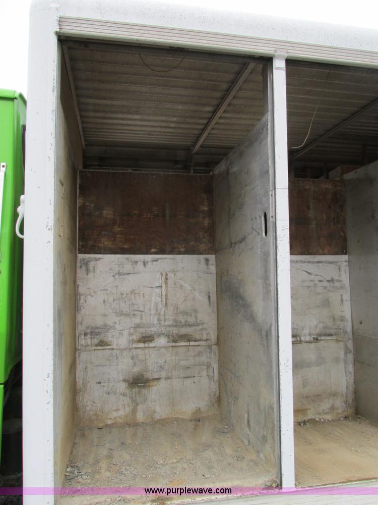 image for item H7677 1989 Ford LN8000 form/beverage truck