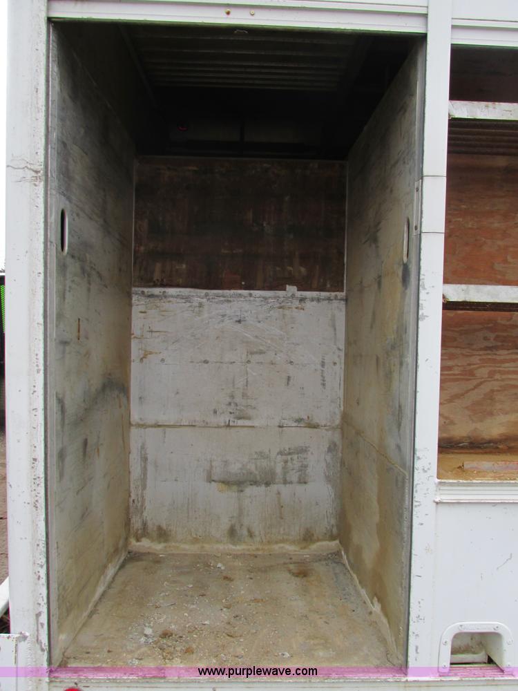 image for item H7677 1989 Ford LN8000 form/beverage truck