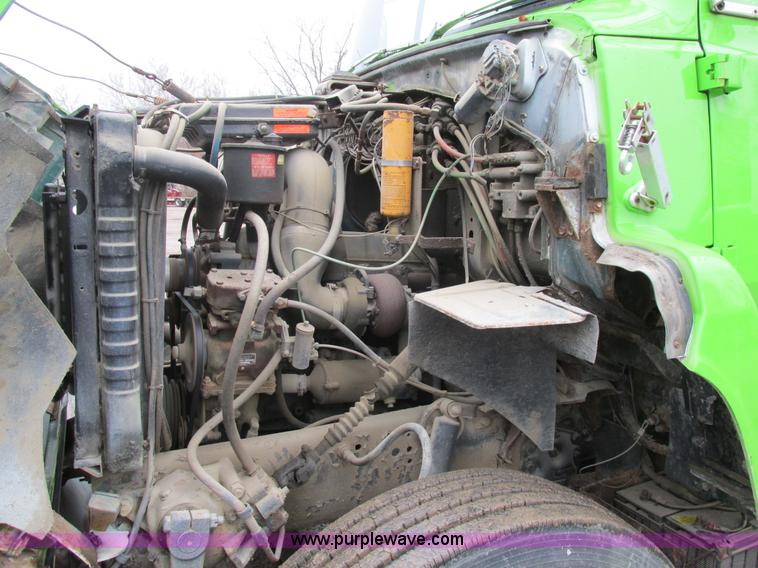 image for item H7677 1989 Ford LN8000 form/beverage truck