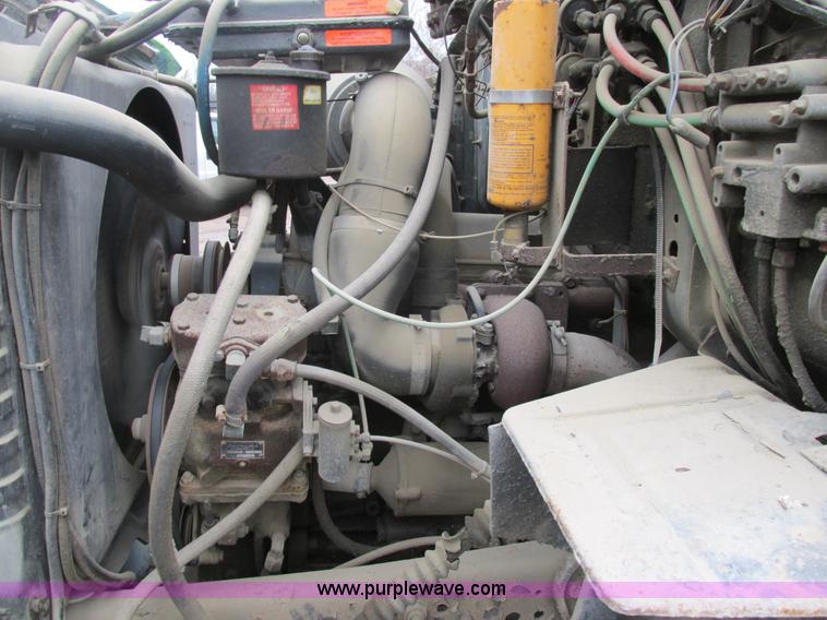 image for item H7677 1989 Ford LN8000 form/beverage truck