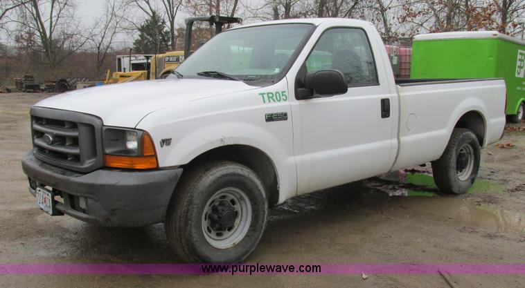 image for item H7678 2000 Ford F250 Super Duty XL pickup truck