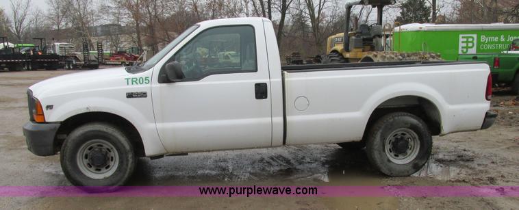 image for item H7678 2000 Ford F250 Super Duty XL pickup truck