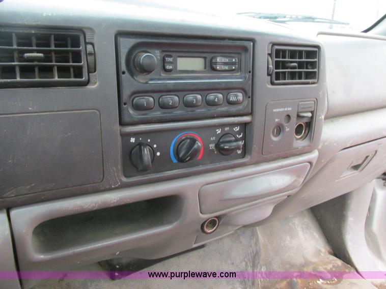 image for item H7678 2000 Ford F250 Super Duty XL pickup truck