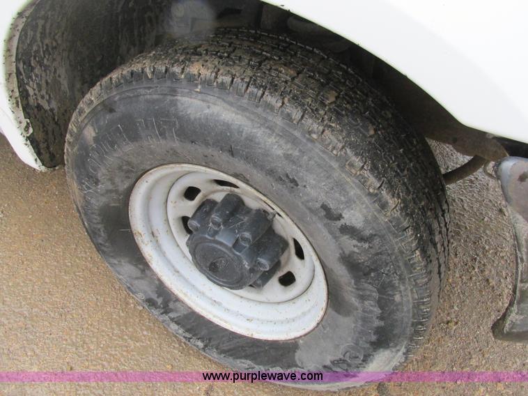 image for item H7678 2000 Ford F250 Super Duty XL pickup truck