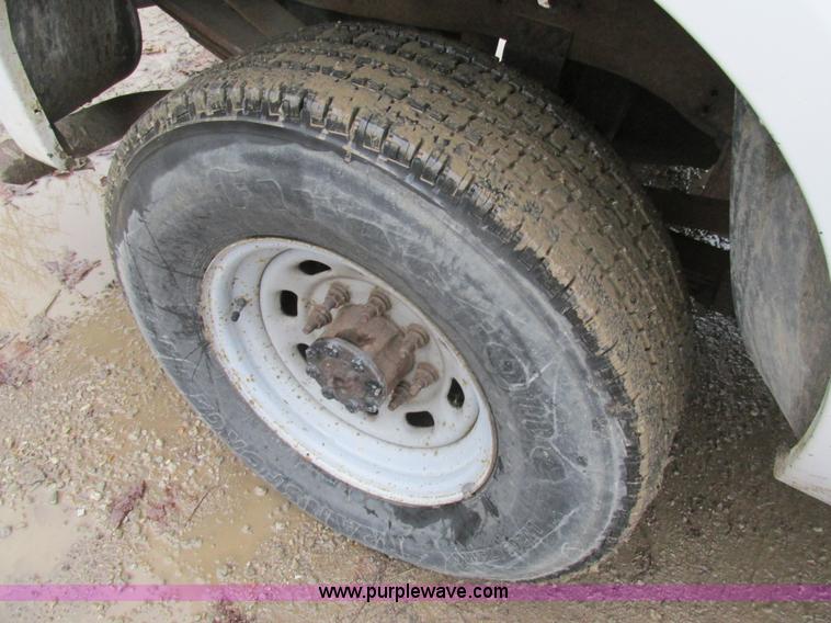 image for item H7678 2000 Ford F250 Super Duty XL pickup truck