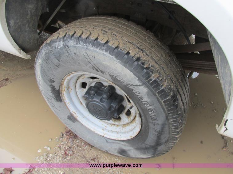 image for item H7678 2000 Ford F250 Super Duty XL pickup truck